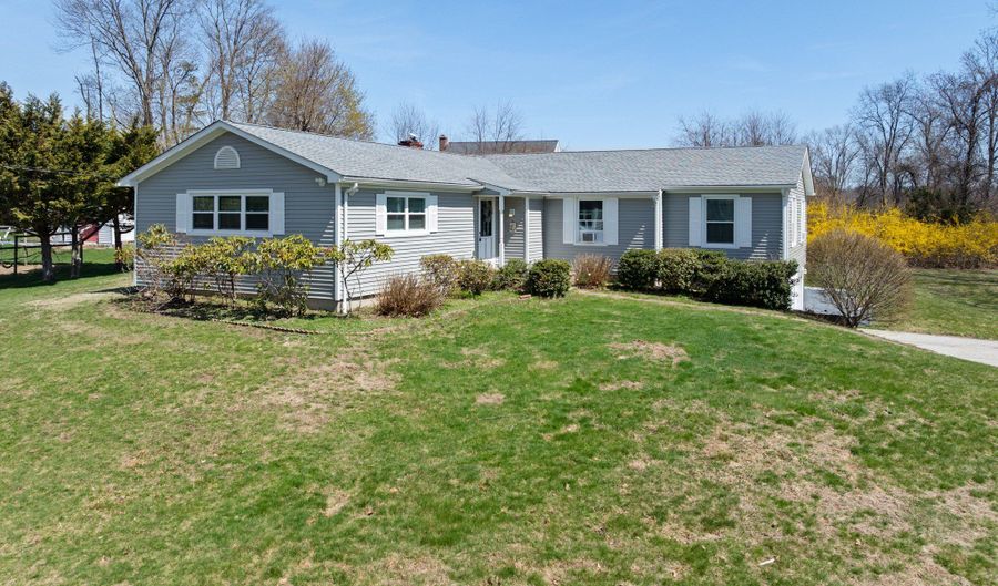 9 Evas Dr, Brookfield, CT 06804 - 3 Beds, 2 Bath