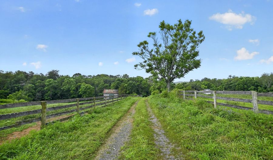 14105 LEE Hwy, Amissville, VA 20106 - 2 Beds, 2 Bath