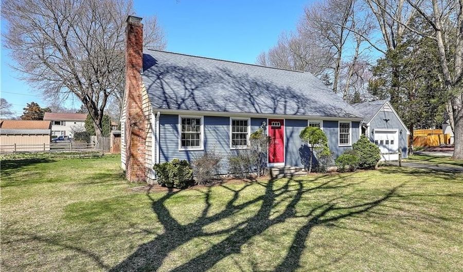 86 Rogers Ave, Barrington, RI 02806 - 4 Beds, 2 Bath