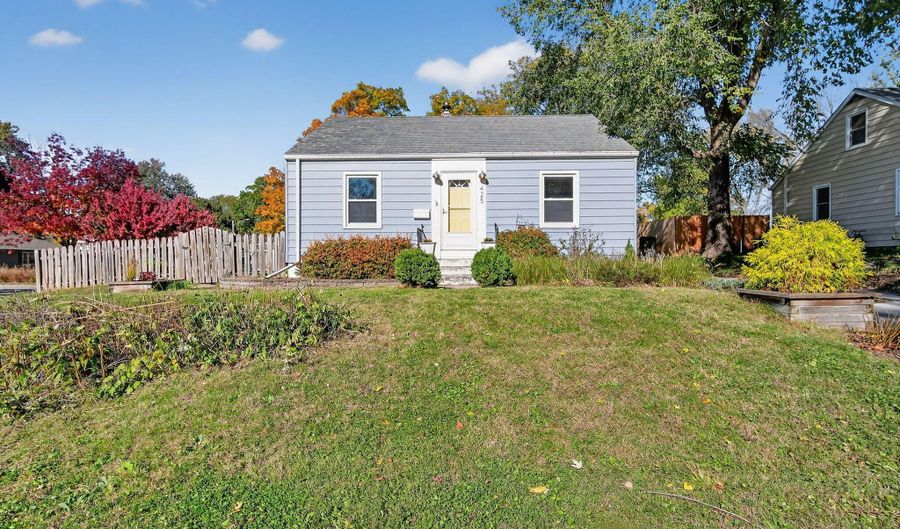 425 15th St, Ames, IA 50010 - 2 Beds, 1 Bath