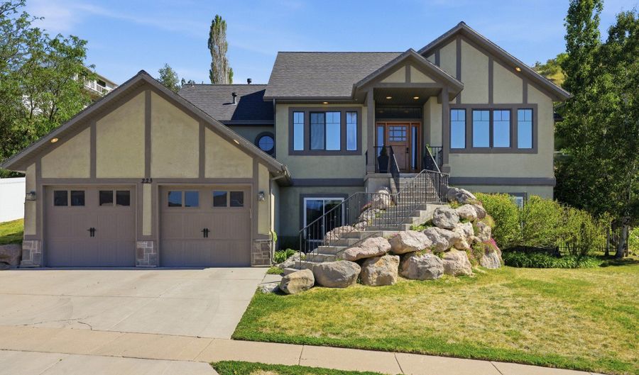 223 E 2050 N, Centerville, UT 84014 - 5 Beds, 3 Bath