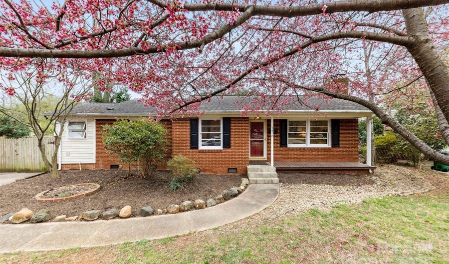 3918 Woodgreen Ter, Charlotte, NC 28205 - 3 Beds, 2 Bath
