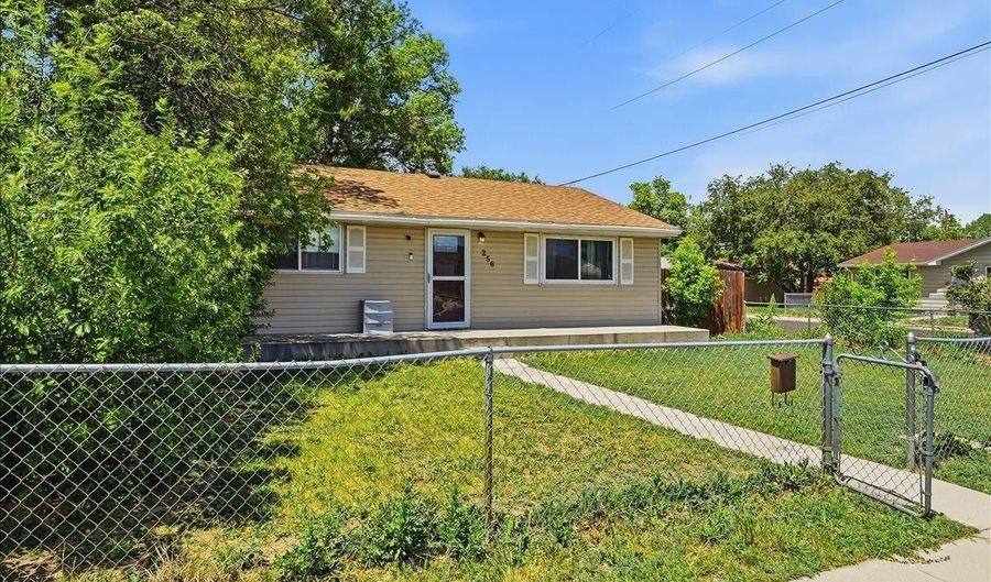 256 CRIBBON Ave, Cheyenne, WY 82007 - 2 Beds, 1 Bath