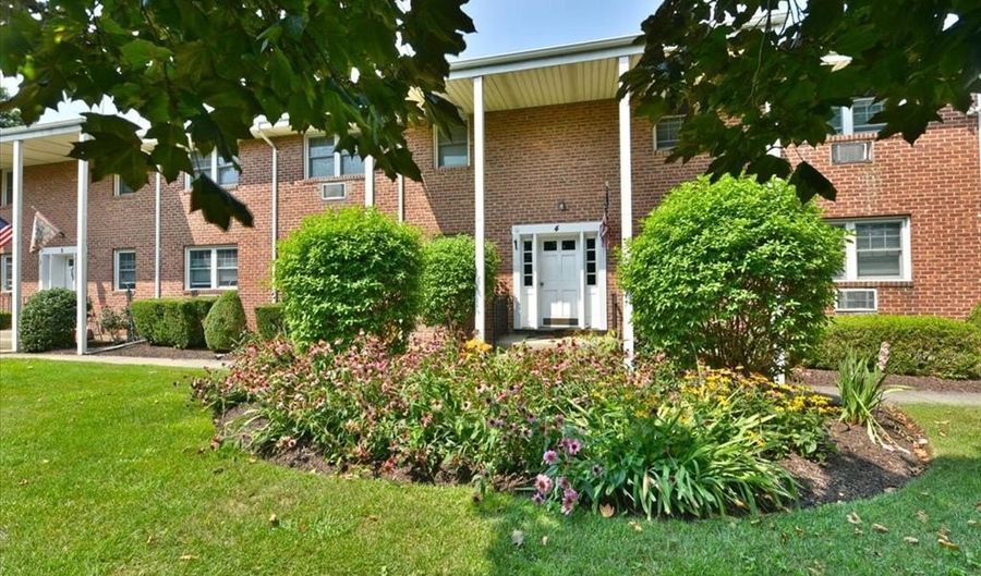 295 Merrick Rd 4A, Amityville, NY 11701 - 1 Beds, 1 Bath
