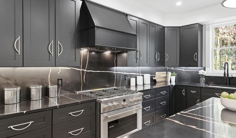 5047 MACARTHUR Blvd NW, Washington, DC 20016 - 6 Beds, 5 Bath