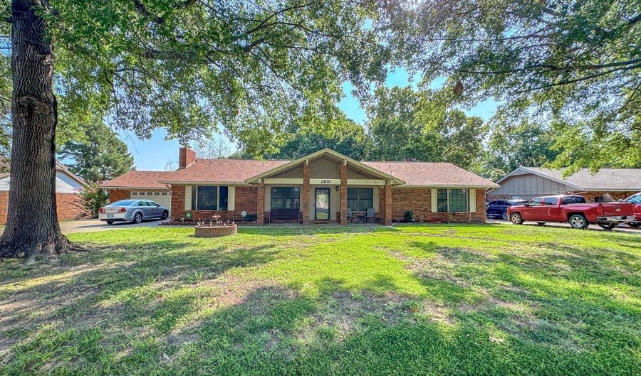 2100 Mockingbird Ln, McAlester, OK 74501 - 4 Beds, 2 Bath