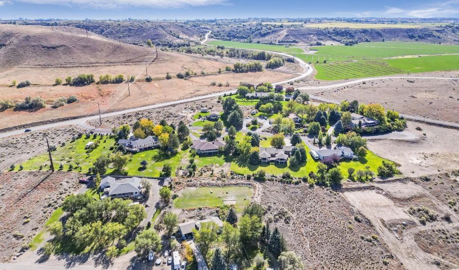 132 Country Club Dr, Buhl, ID 83316 - 4 Beds, 3 Bath