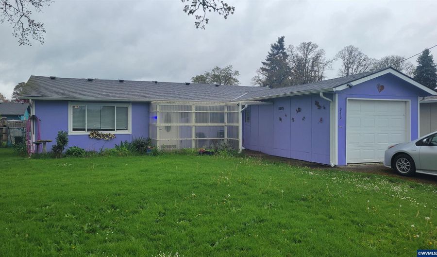 945 N 4th St, Aumsville, OR 97325 - 3 Beds, 1 Bath