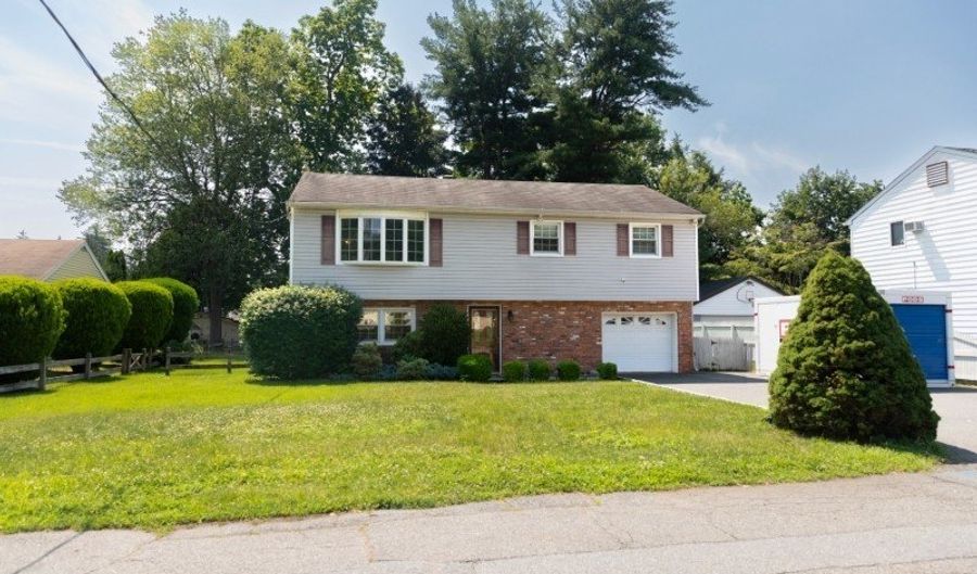25 S Valley Rd, Bayonne, NJ 07035 - 3 Beds, 2 Bath
