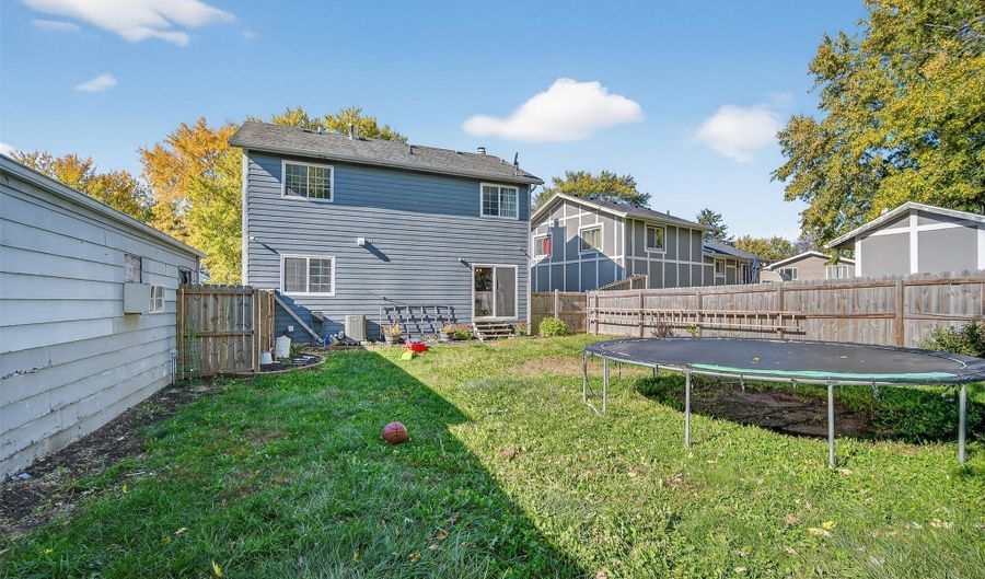 301 13th Ave NW, Altoona, IA 50009 - 4 Beds, 3 Bath