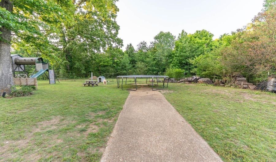 2125 Duffer Ln, Batesville, AR 72501 - 5 Beds, 3 Bath