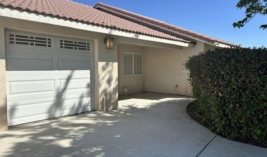 13955 Okesa, Apple Valley, CA 92307 - 4 Beds, 3 Bath