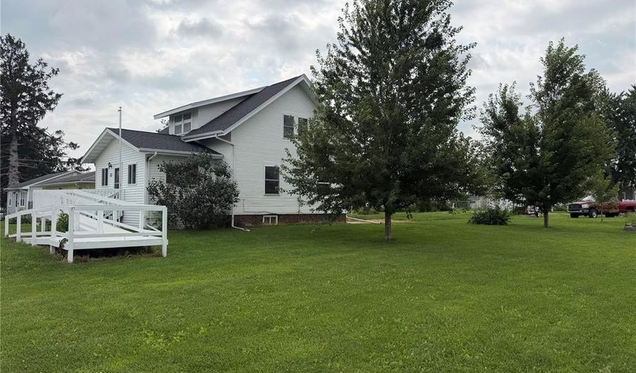 322 1st St, Atkins, IA 52206 - 3 Beds, 1 Bath