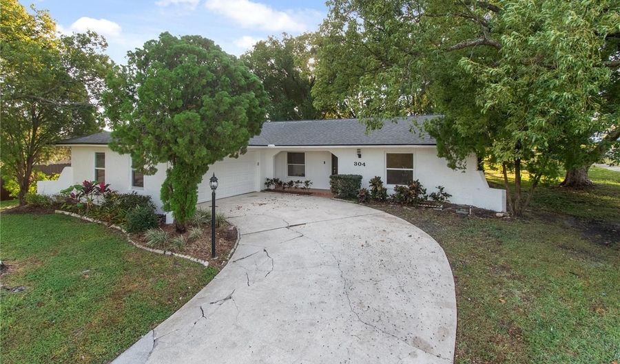 304 BARCLAY Ave, Altamonte Springs, FL 32701 - 3 Beds, 2 Bath