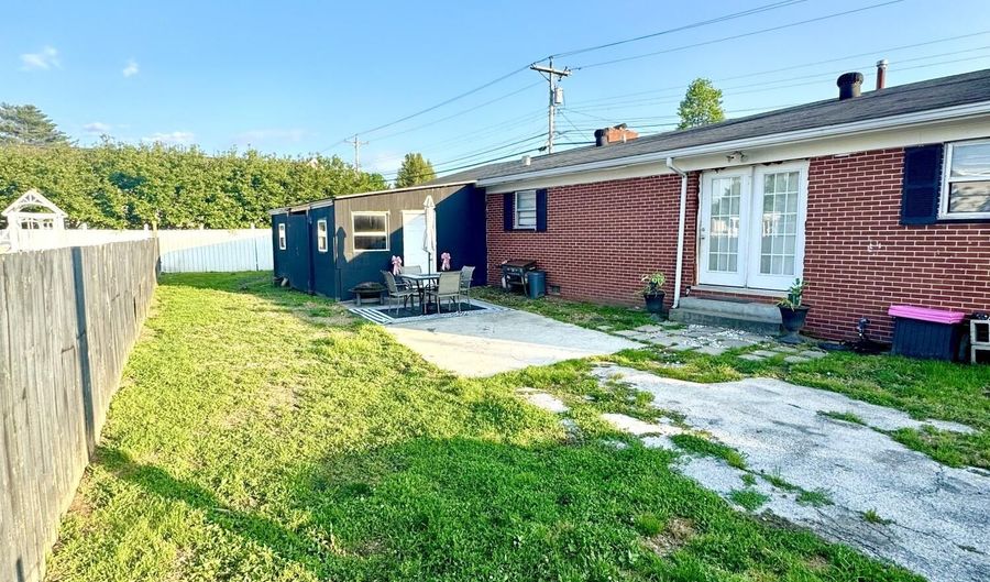 916 N N Main St, Barbourville, KY 40906 - 3 Beds, 2 Bath