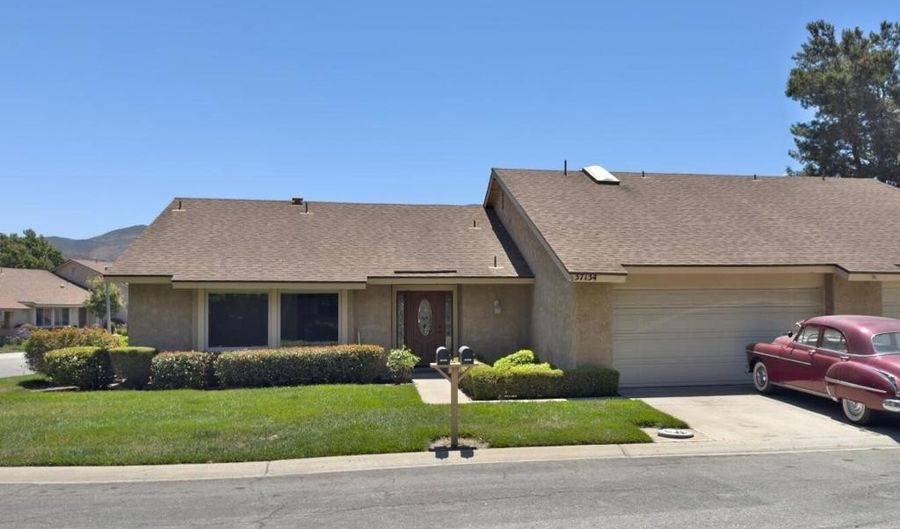 37134 Village 37, Camarillo, CA 93012 - 2 Beds, 2 Bath