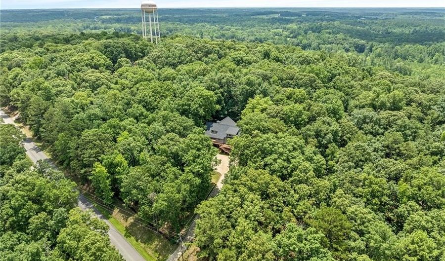 819 WINTERHAWK Dr, Auburn, AL 36830 - 5 Beds, 2 Bath