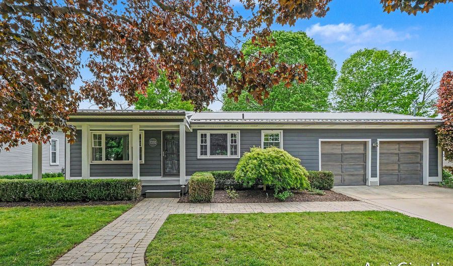 7232 Thornapple River Dr SE, Ada, MI 49301 - 3 Beds, 2 Bath