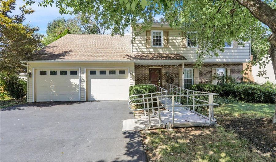 802 APPLE Dr, Reading, PA 19610 - 4 Beds, 3 Bath