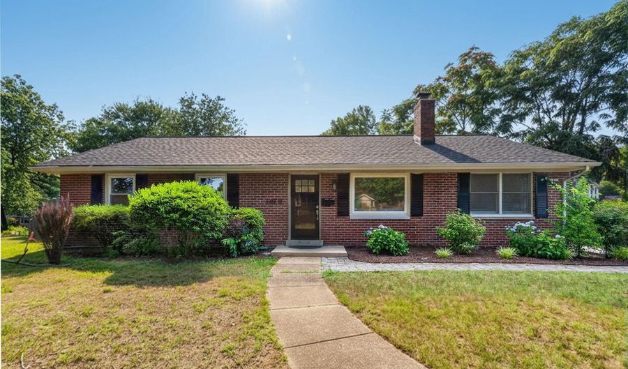 6101 TONTO Ct, Alexandria, VA 22312 - 3 Beds, 2 Bath