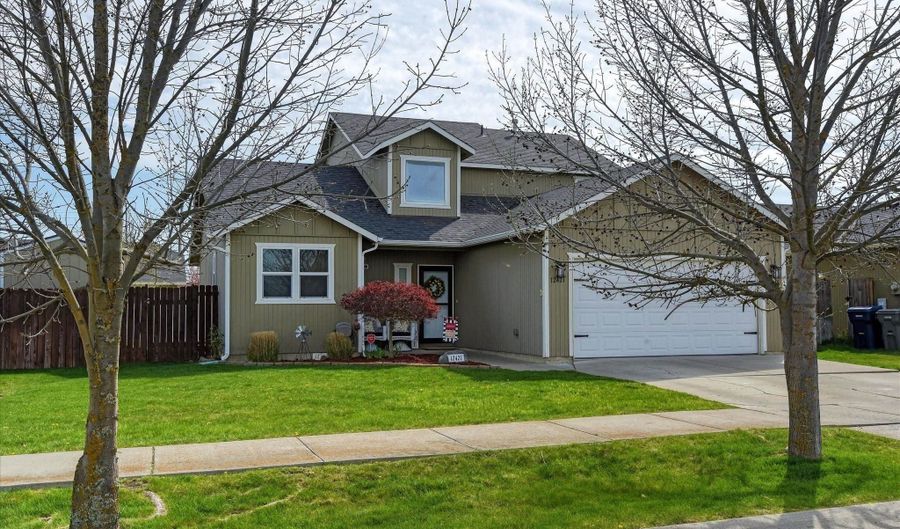 12421 W 4th Ave, Airway Heights, WA 99001 - 3 Beds, 3 Bath