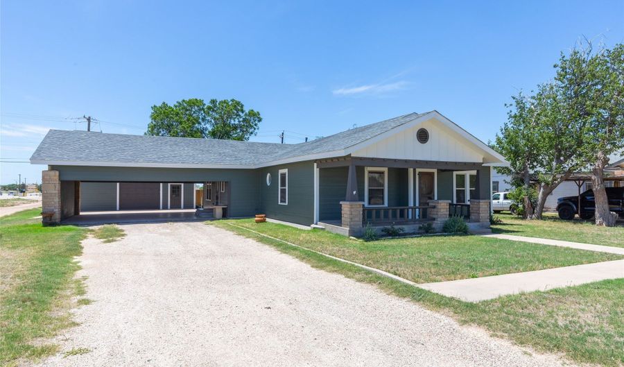 1532 Avenue N, Anson, TX 79501 - 3 Beds, 3 Bath