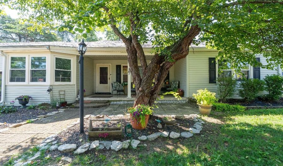 207 Donna Dr, Aurora, IN 47001 - 2 Beds, 2 Bath