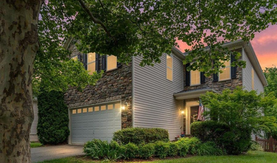 25030 GRAYWACKE Dr, Aldie, VA 20105 - 5 Beds, 5 Bath