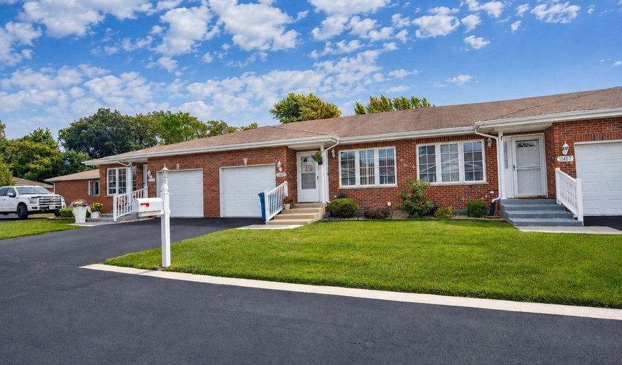 11455 Crossings Ct, Alsip, IL 60803 - 2 Beds, 2 Bath