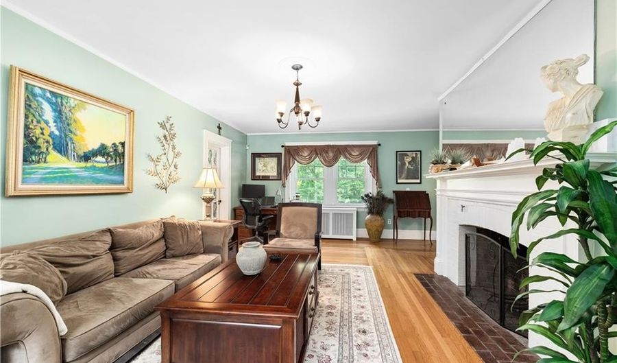 121 Commonwealth Ave, Warwick, RI 02886 - 3 Beds, 2 Bath