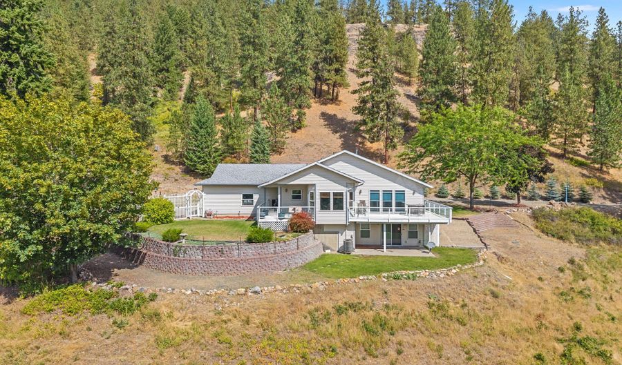 2024 SUMMIT VALLEY Q Rd, Addy, WA 99101 - 3 Beds, 3 Bath