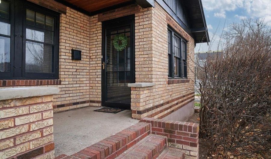 217 E 2ND Ave, Cheyenne, WY 82001 - 3 Beds, 2 Bath