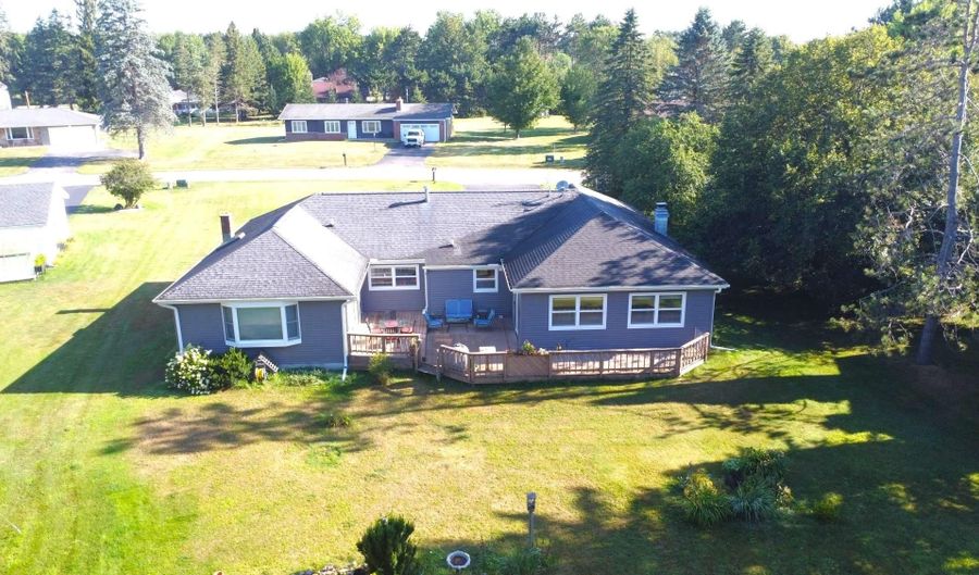 615 OMEGA Cir, Antigo, WI 54409 - 3 Beds, 2 Bath