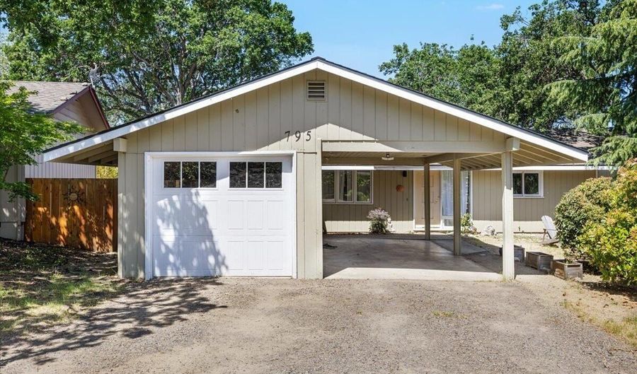 795 Twin Pines Cir, Ashland, OR 97520 - 2 Beds, 2 Bath