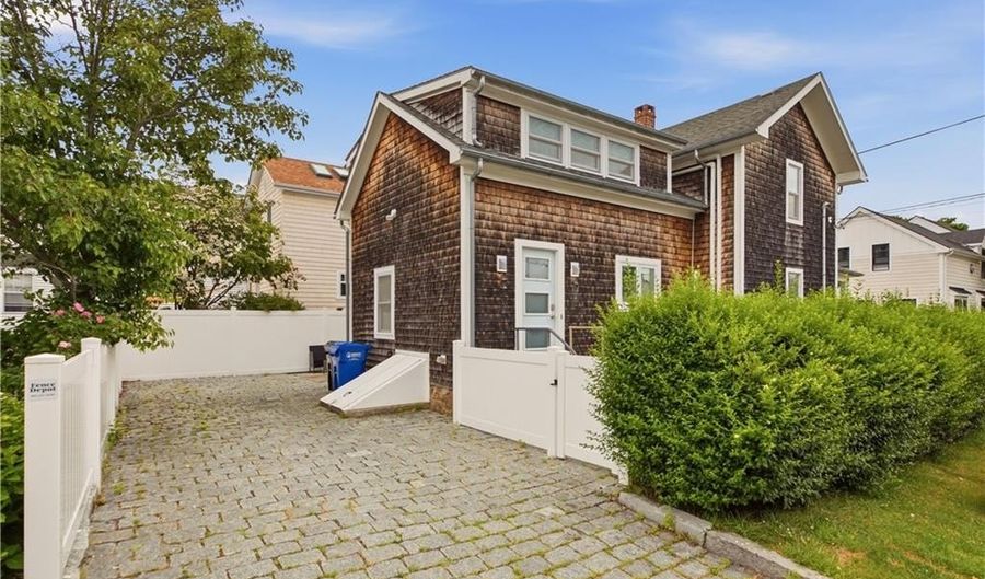 59 Houston Ave, Newport, RI 02840 - 3 Beds, 3 Bath