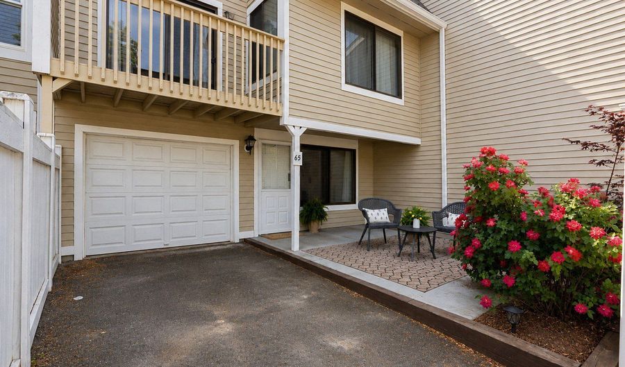 65 Peddlars Dr 65, Branford, CT 06405 - 3 Beds, 3 Bath