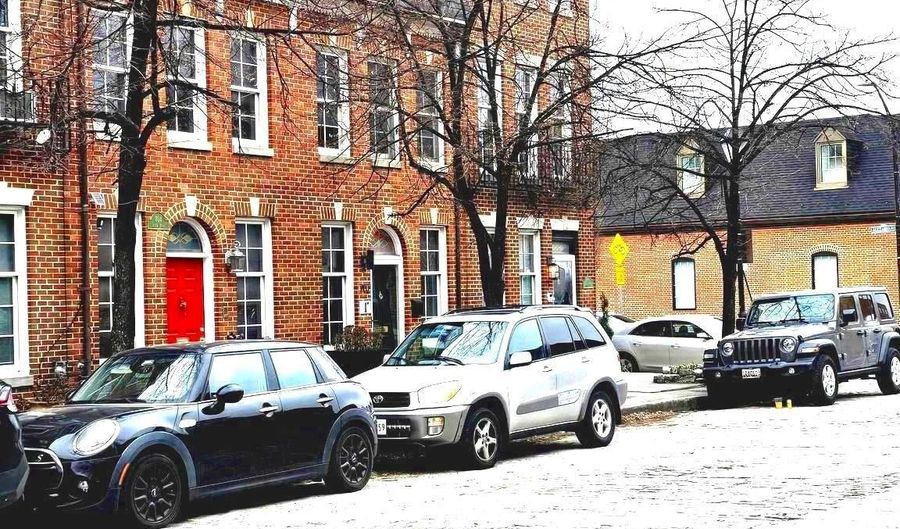 704 S BOND St, Baltimore, MD 21231 - 2 Beds, 3 Bath
