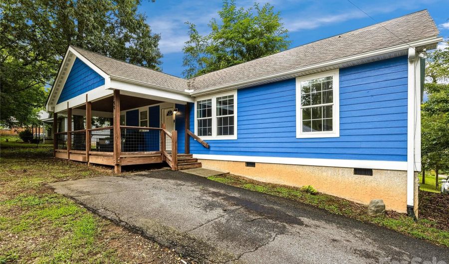 144 Hanover St, Asheville, NC 28806 - 6 Beds, 4 Bath