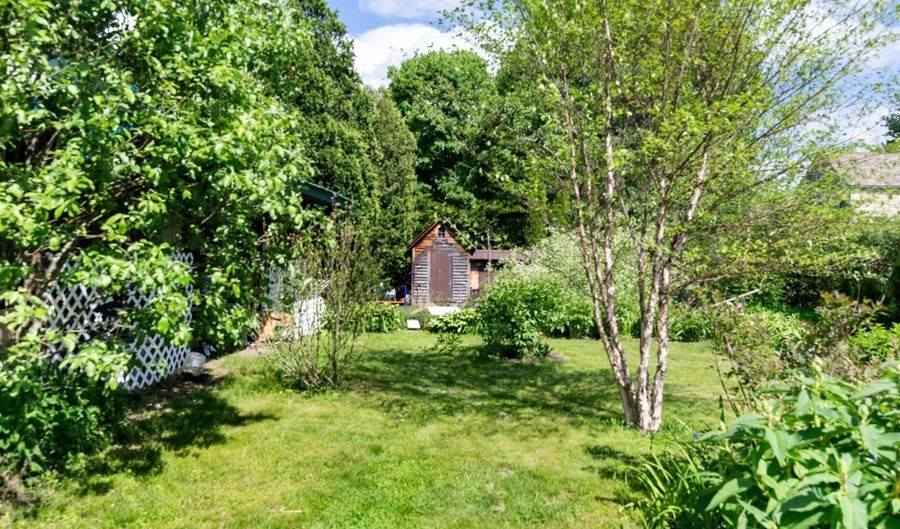82 Oak Grove Ave, Brattleboro, VT 05301 - 3 Beds, 2 Bath
