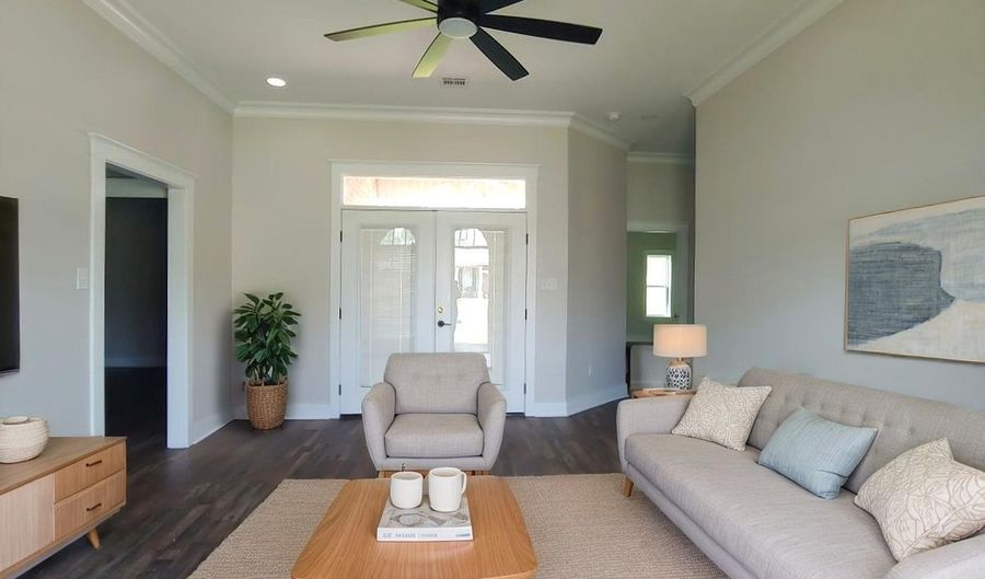 422 E Magnolia St, Abbeville, LA 70510 - 3 Beds, 2 Bath
