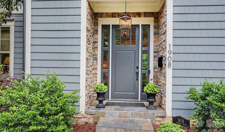 1908 Nassau Blvd, Charlotte, NC 28205 - 5 Beds, 4 Bath