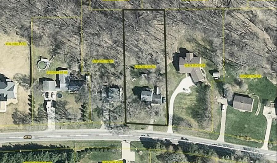 8245 45th St SE, Ada, MI 49301 - 3 Beds, 2 Bath