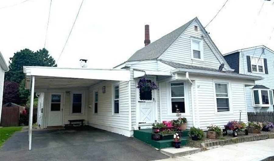 23 Rock St, Bristol, RI 02809 - 2 Beds, 1 Bath