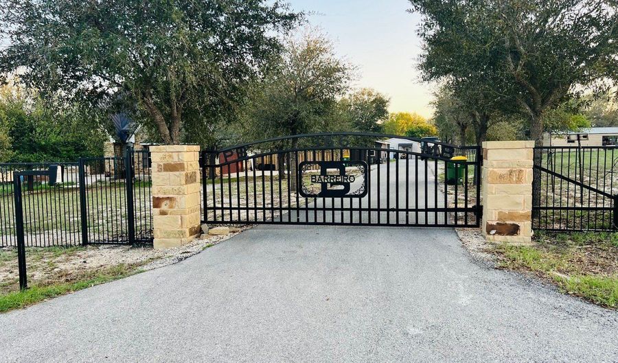 166 Big Oak Dr, Adkins, TX 78101 - 4 Beds, 3 Bath