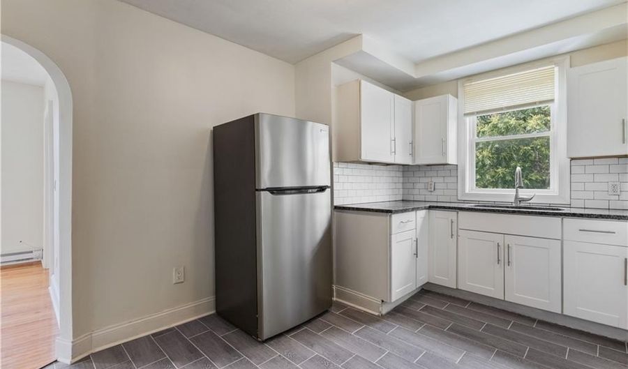 11 Roosevelt St 3R, North Providence, RI 02904 - 2 Beds, 1 Bath
