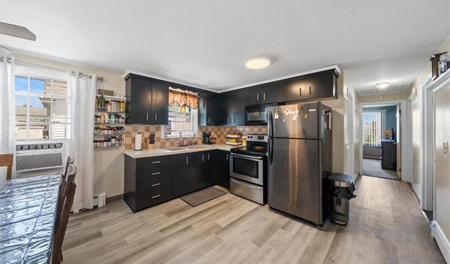 26 City View Pkwy, Johnston, RI 02919 - 3 Beds, 2 Bath
