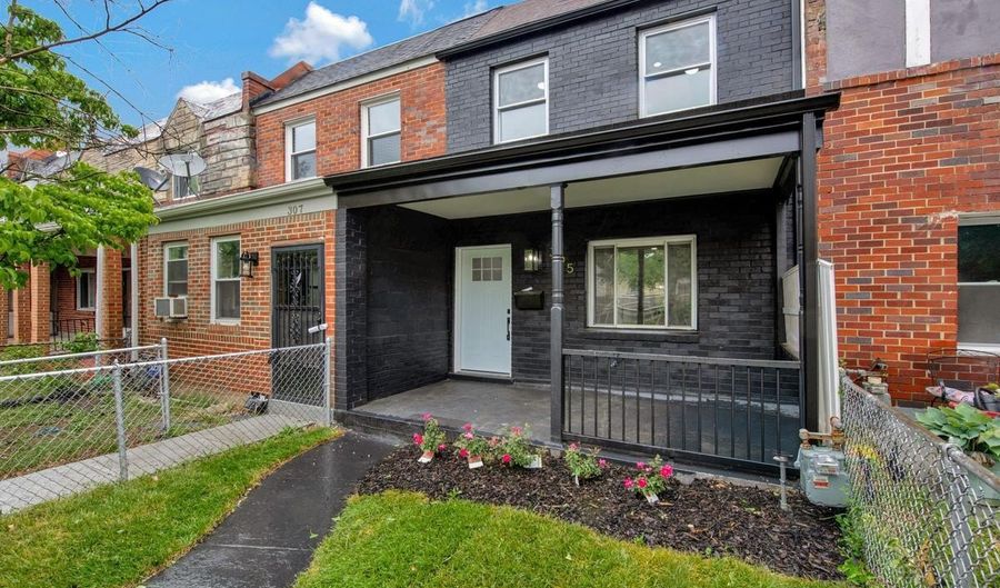 305 34TH Pl NE, Washington, DC 20019 - 3 Beds, 3 Bath