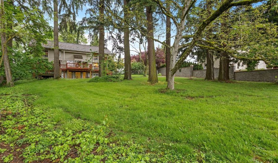8601 SE EVERGREEN Hwy, Vancouver, WA 98664 - 4 Beds, 5 Bath