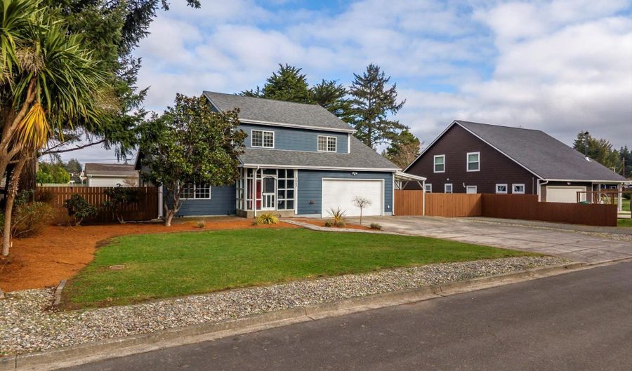 1057 4th St SE, Bandon, OR 97411 - 3 Beds, 3 Bath