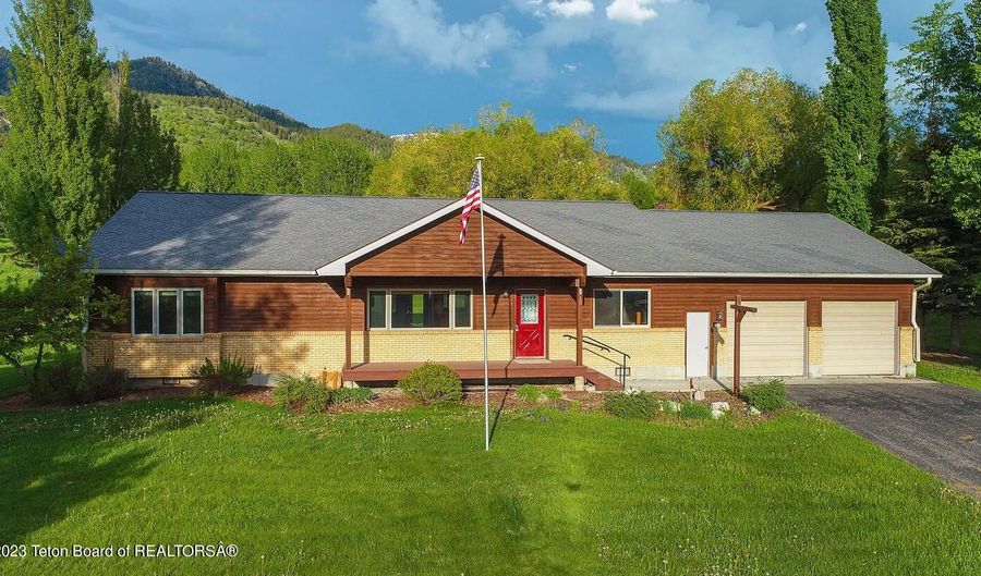 12 COTTONWOOD Ln, Star Valley Ranch, WY 83127 - 3 Beds, 3 Bath